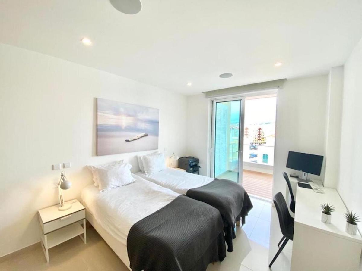 Penthouse By The Marina