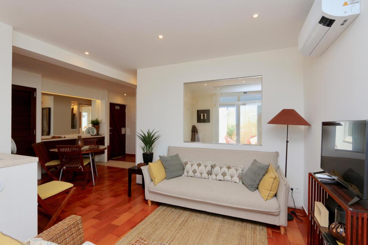 Apartment Marina Vista Sol-cleverdetails, Marina View, Sleeps 2 Adults And 2 Children