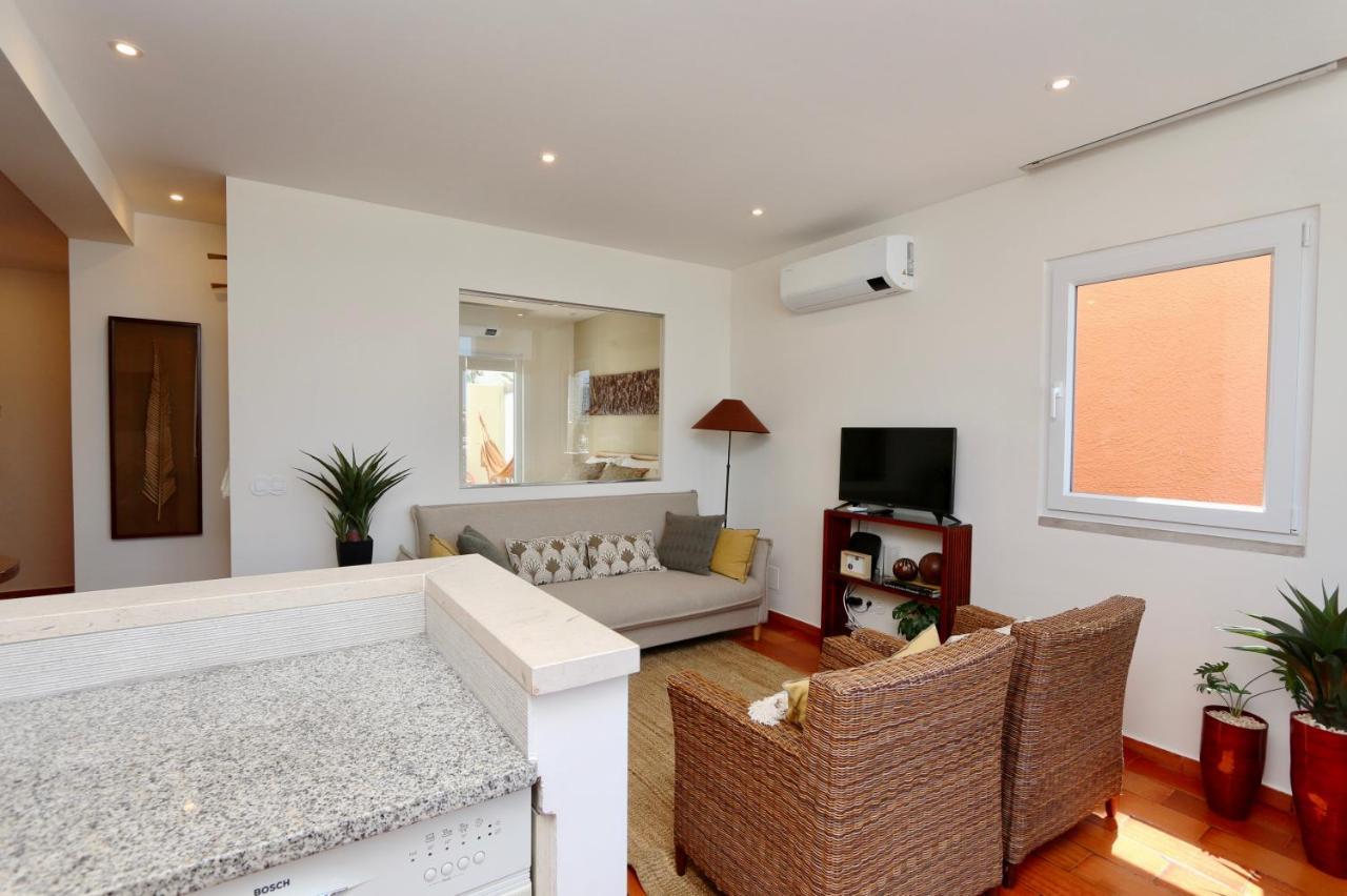 Apartment Marina Vista Sol-cleverdetails, Marina View, Sleeps 2 Adults And 2 Children *
