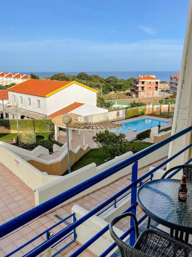 Habitación en casa particular Peniche Master Bedroom With Sea View Balcony, Private Bathroom, Shared Kitchen, Swimming Pool, Surfing