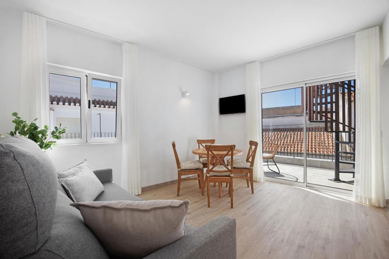 Old Town Sea View Apartment *