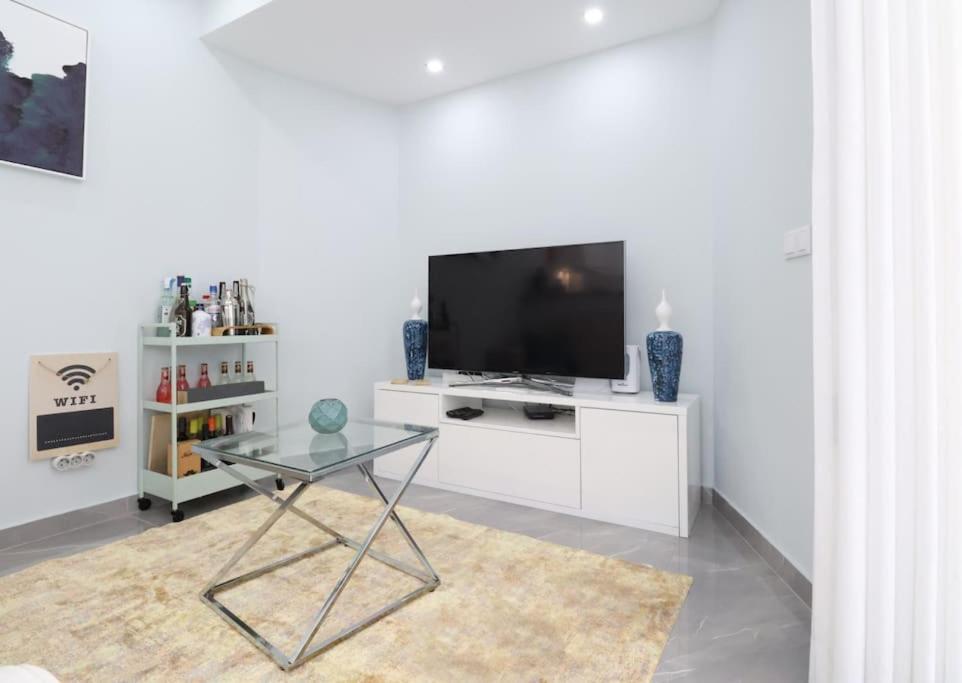 Puzzle Tao, - Local Apartment *