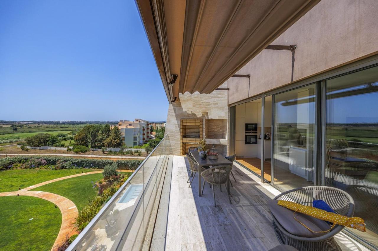 Vilamoura Luxury Retreat With Pool, Garden And Near