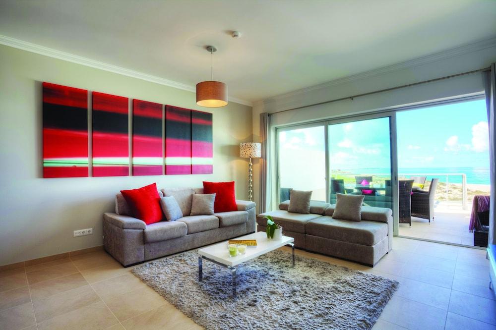 D' El Rey Residences Villa
