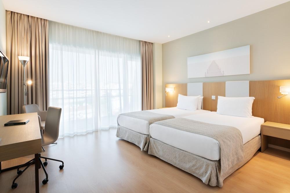 Eurostars Oasis Plaza 4*
