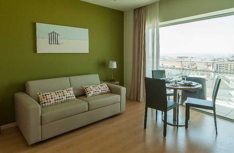 Eurostars Oasis Plaza Hotel