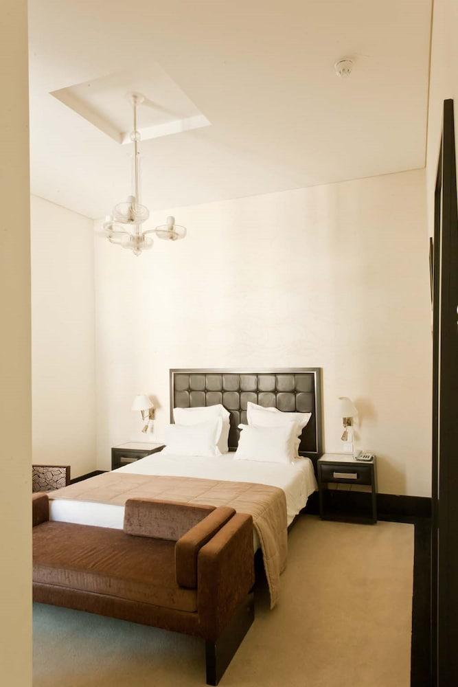 Palace & 4* Curia