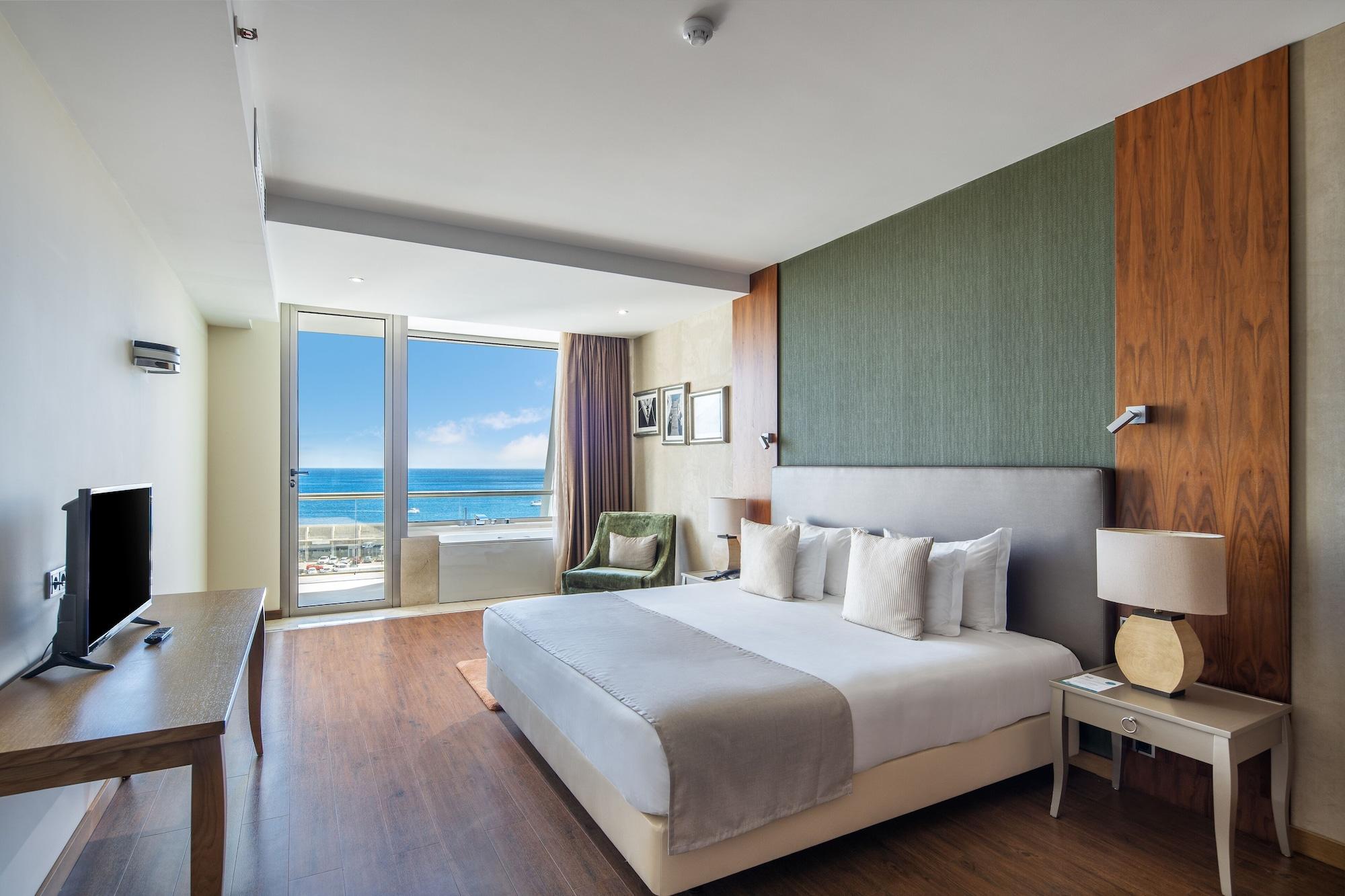 Hotel Angra Marina