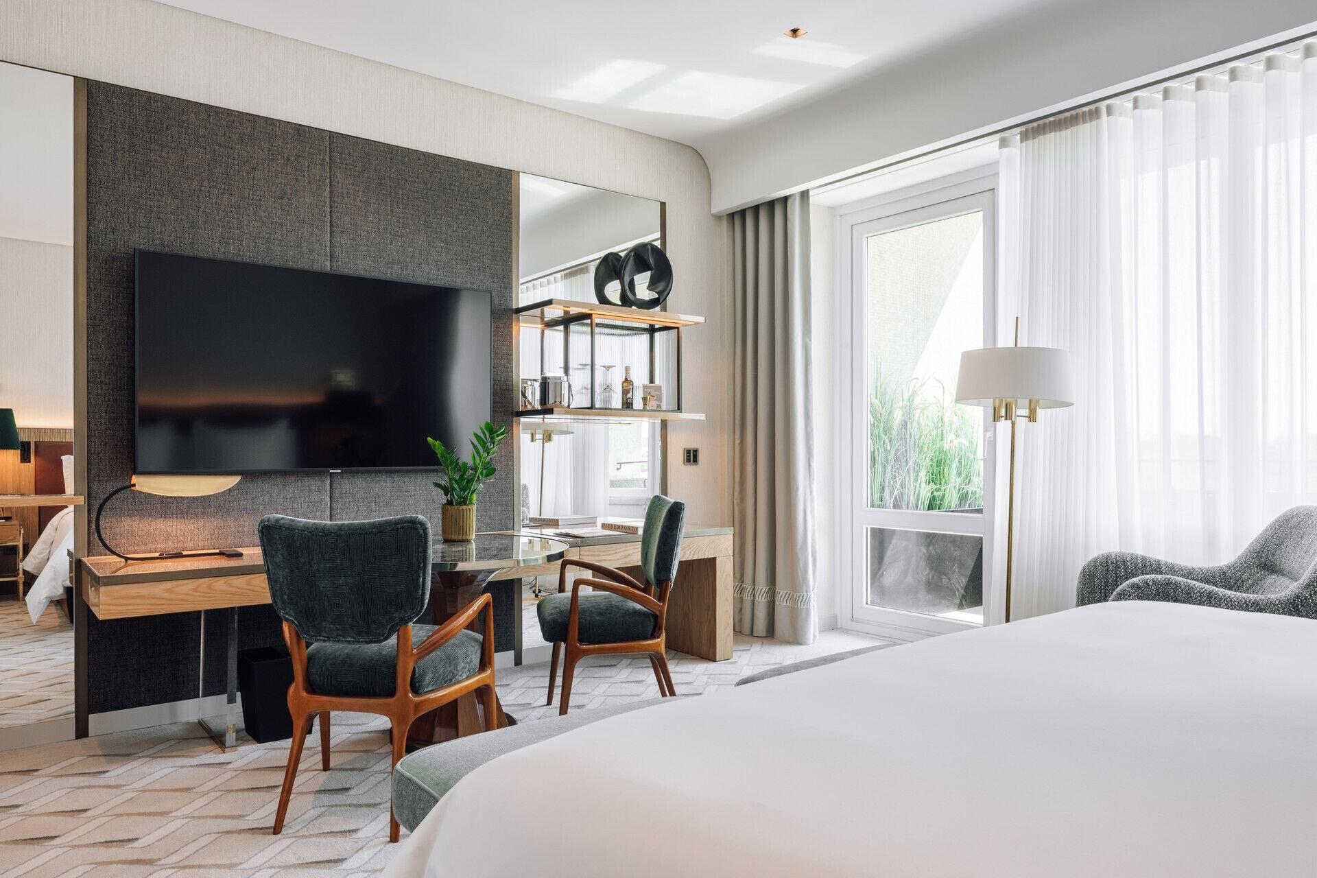 Four Seasons Ritz Hotel