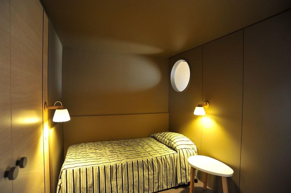 Axis Vermar Conference & 4*