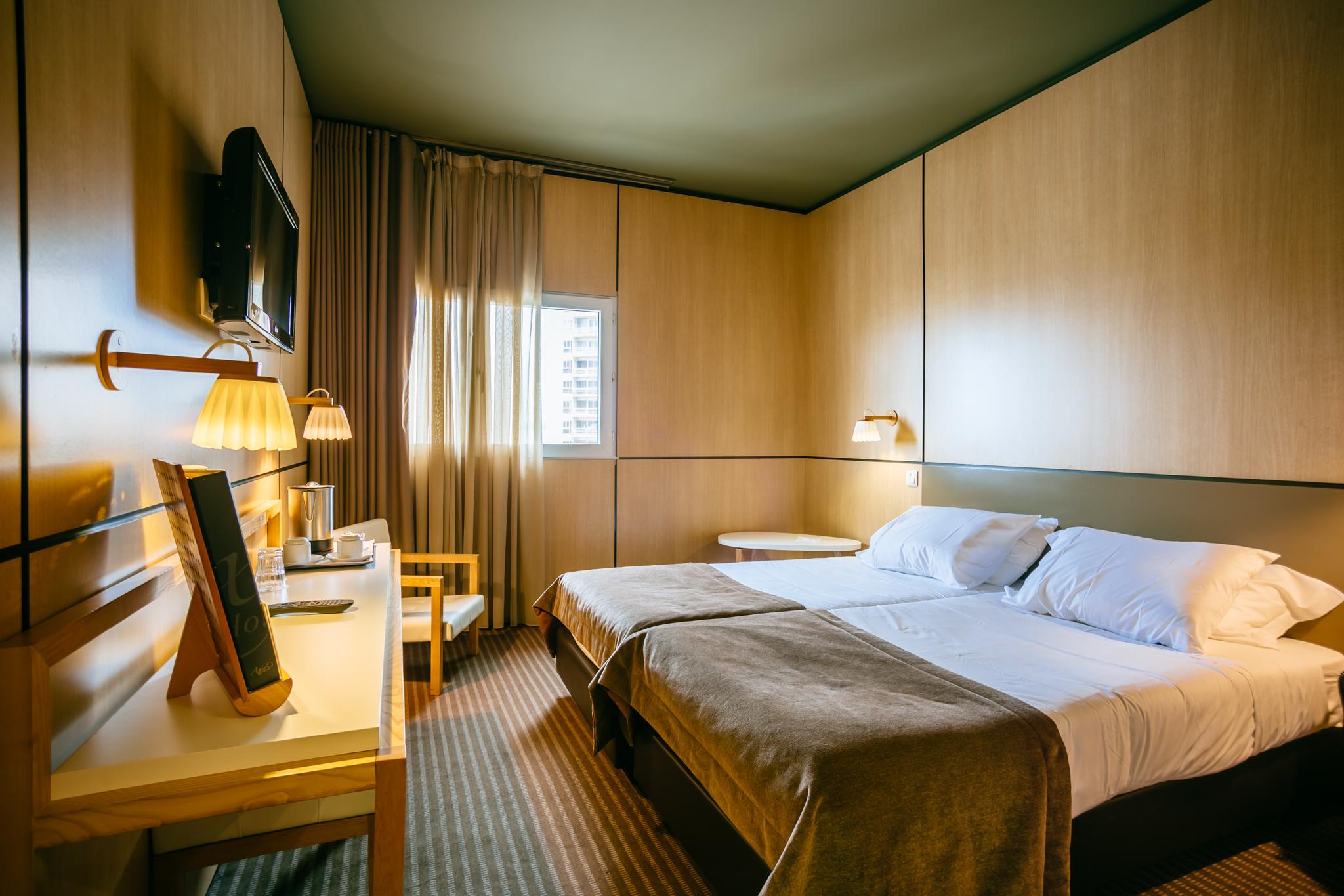 Hotel Axis Vermar Conference & 4*