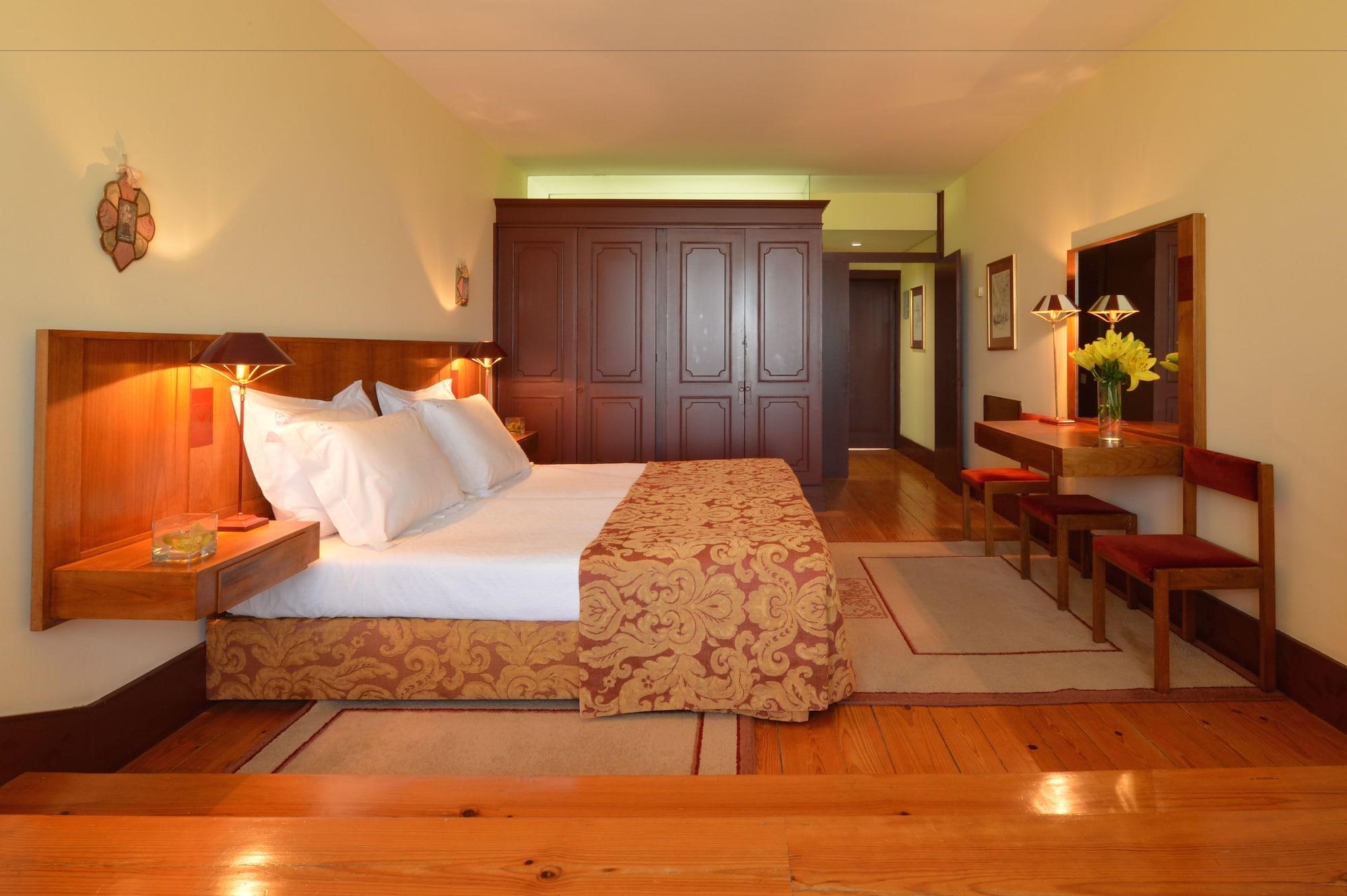 Hotel Mosteiro De 5*