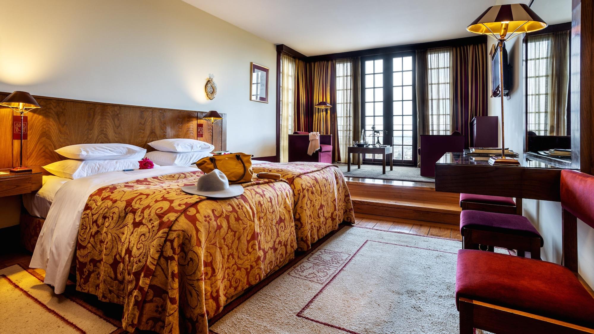 Hotel Mosteiro De 5*