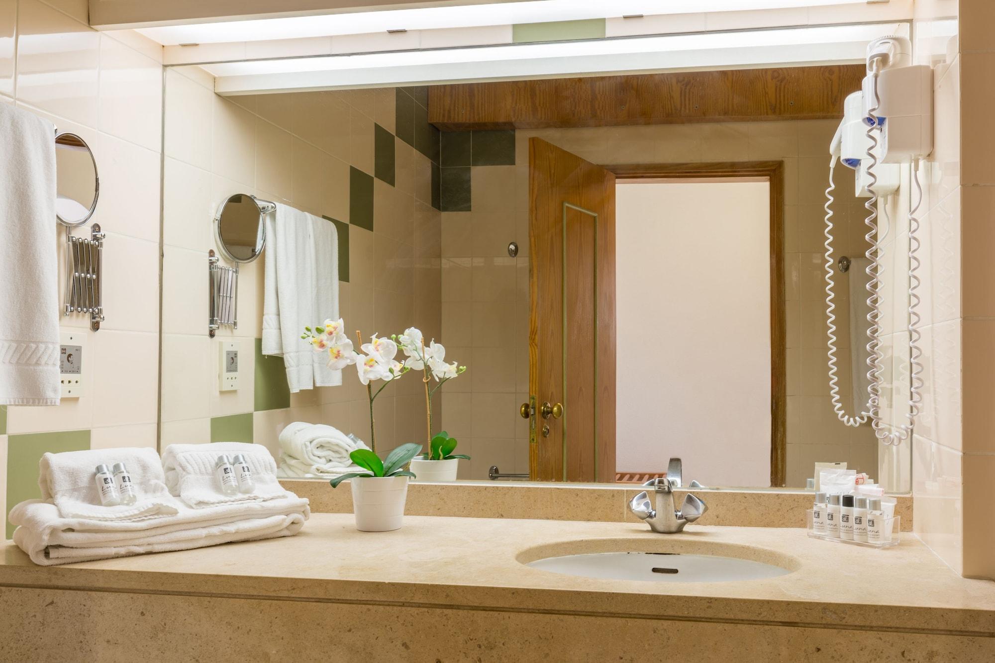 Luna Da Oura Aparthotel 4*