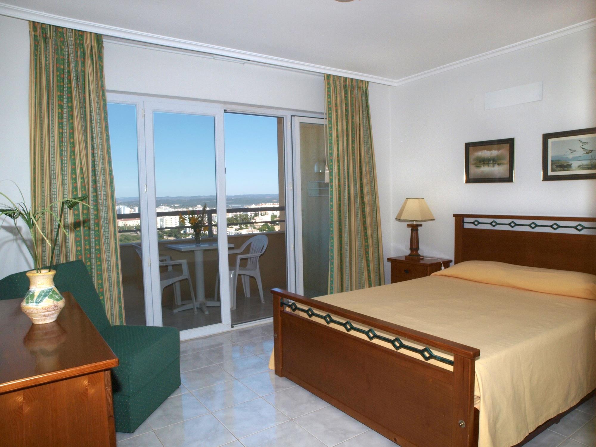 Aparthotel Jardins Da Rocha 3*