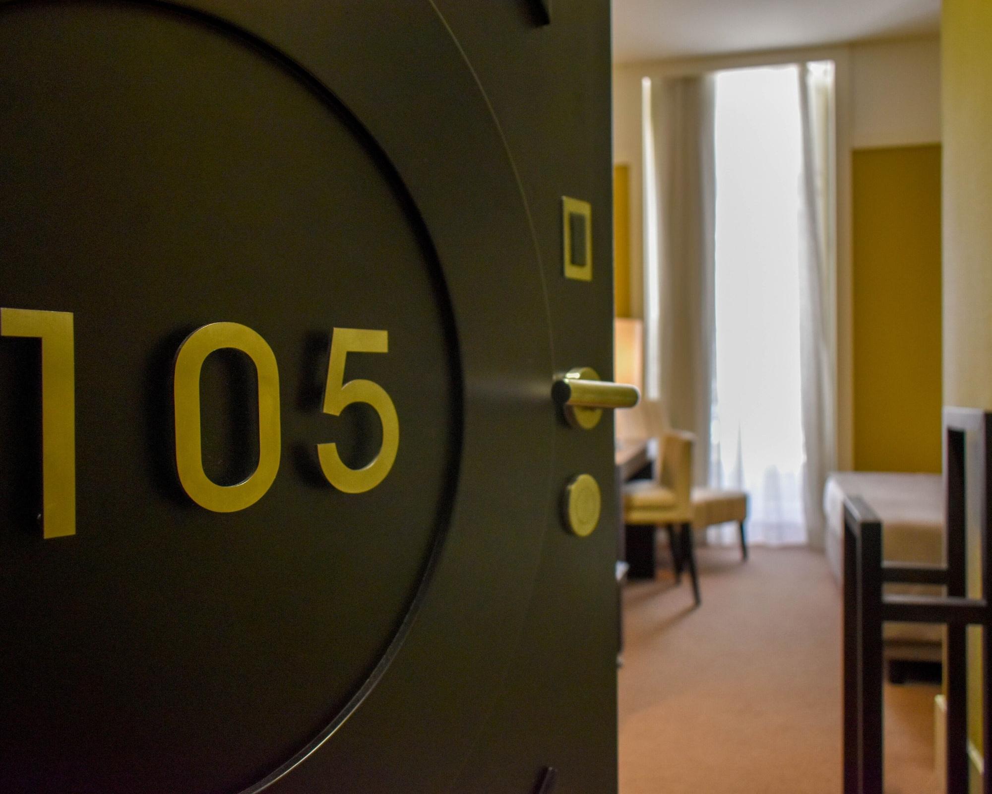Universal Boutique Hotel 4*