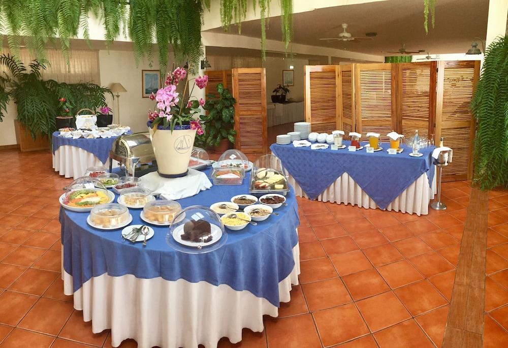 Hotel Albatroz & Yacht Club 5*