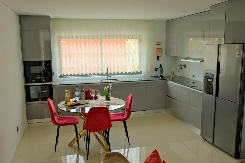 Avenida House A 700 Metros Da