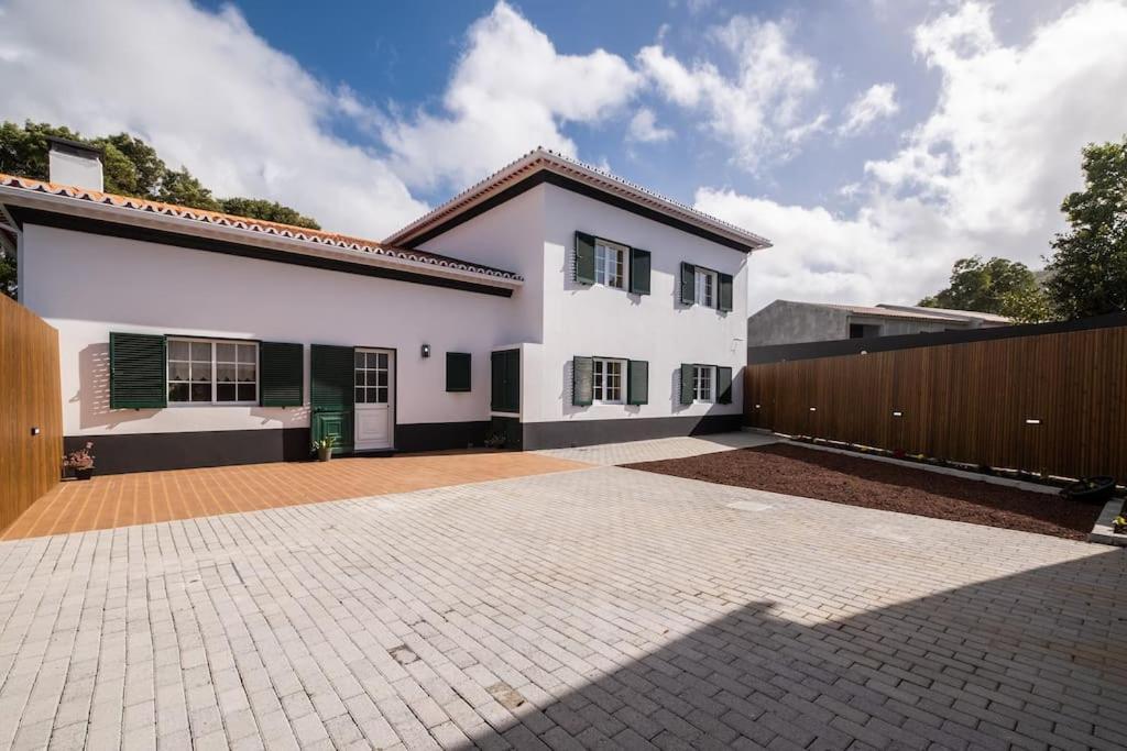 Batalha Family House Holiday home Fenais da Luz