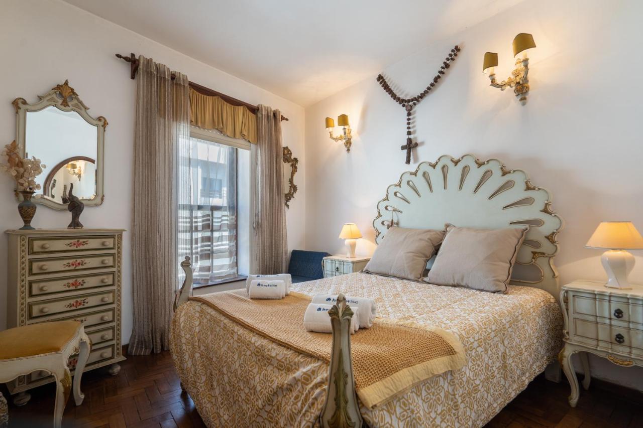 Host Wise - Spacious & Sunny Vintage At The