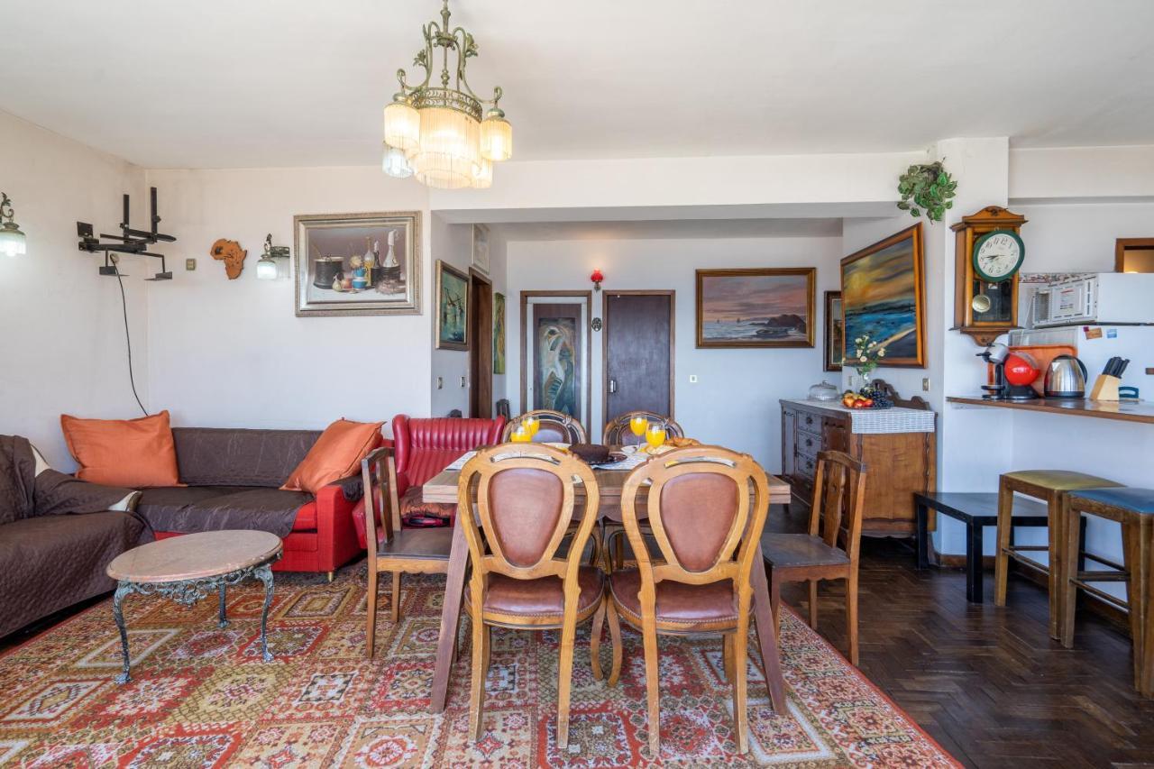 Host Wise - Spacious & Sunny Vintage At The Apartment *