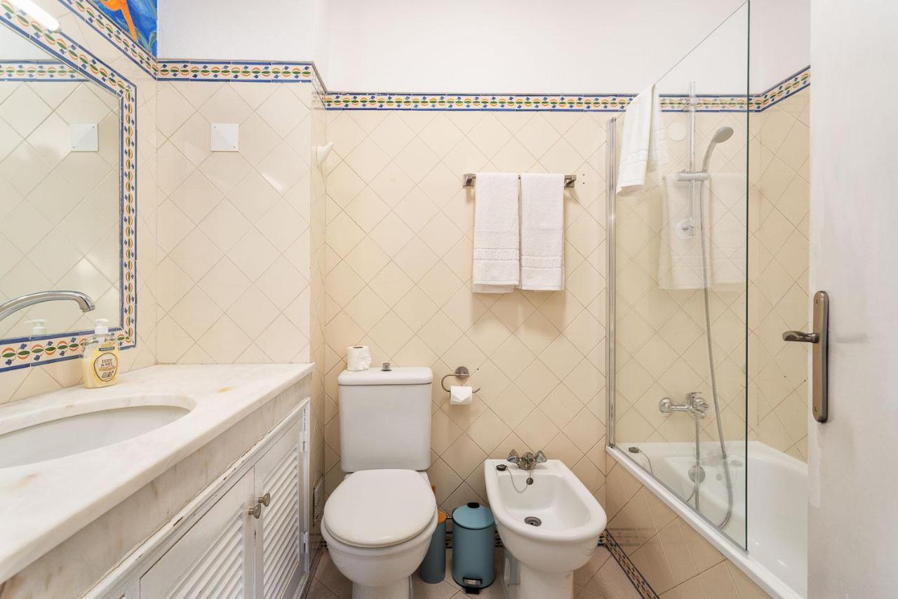 Host Wise - Lively Charming W Pool Apartment