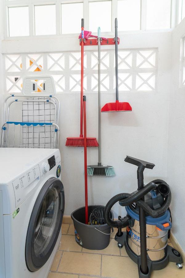 Host Wise - Lively Charming W Pool Apartment *