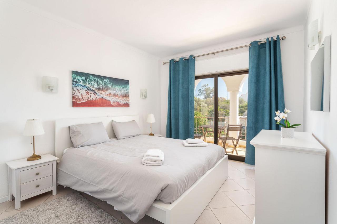 Host Wise - Lively Charming W Pool Apartment