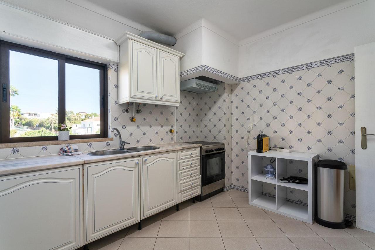 Host Wise - Lively Charming W Pool Apartment