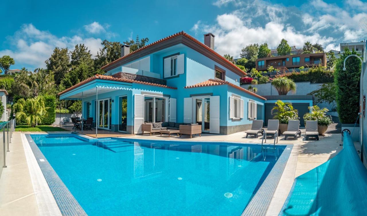Loureiro Palace With Soccer Field *