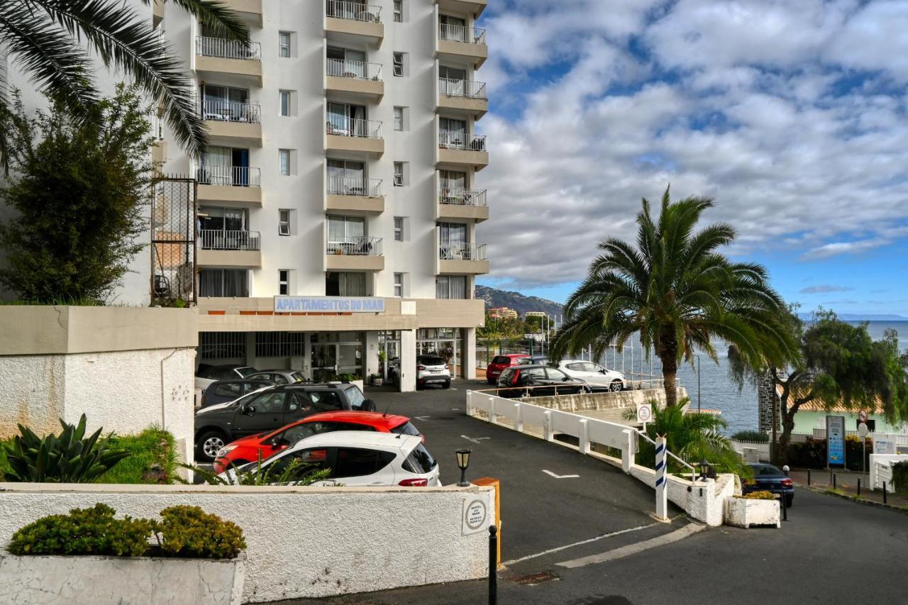 Blue Wave, A In Madeira Funchal (Madeira)
