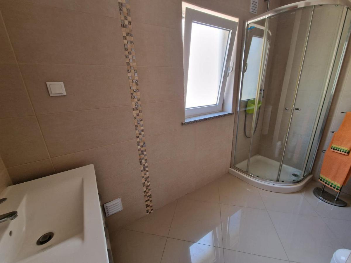 Apartment Vista Mar - 200 From The - Carvoeiro - By Bedzy *