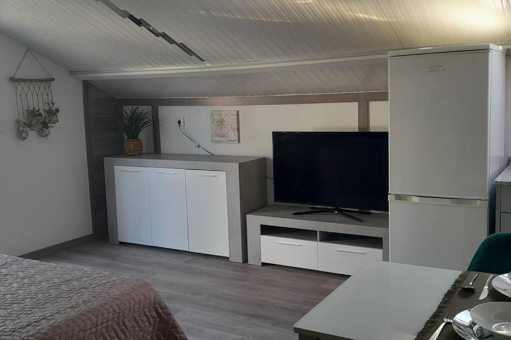 Santoserenus Apartment *