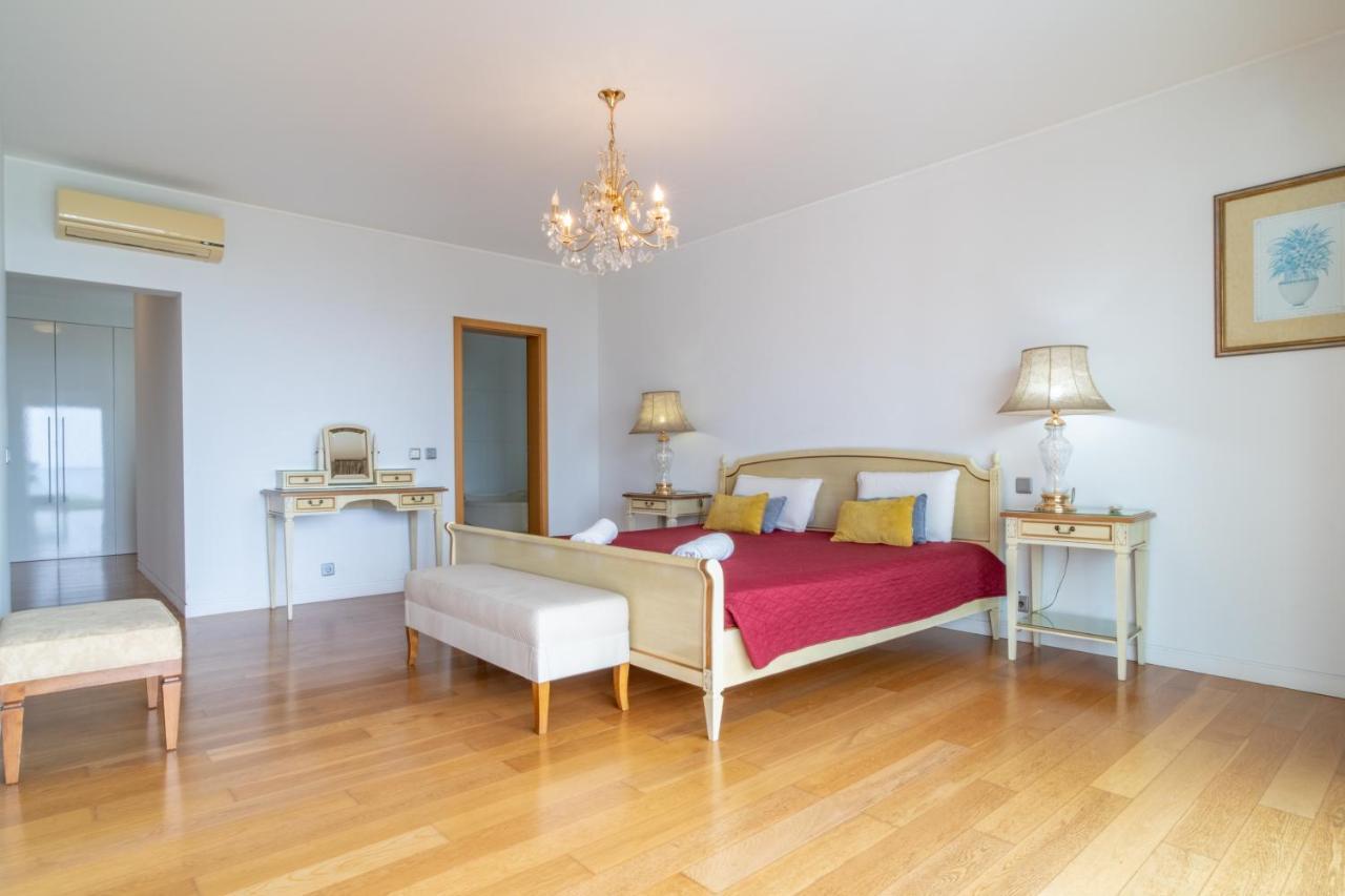 Star With Private Heated Pool In Villa