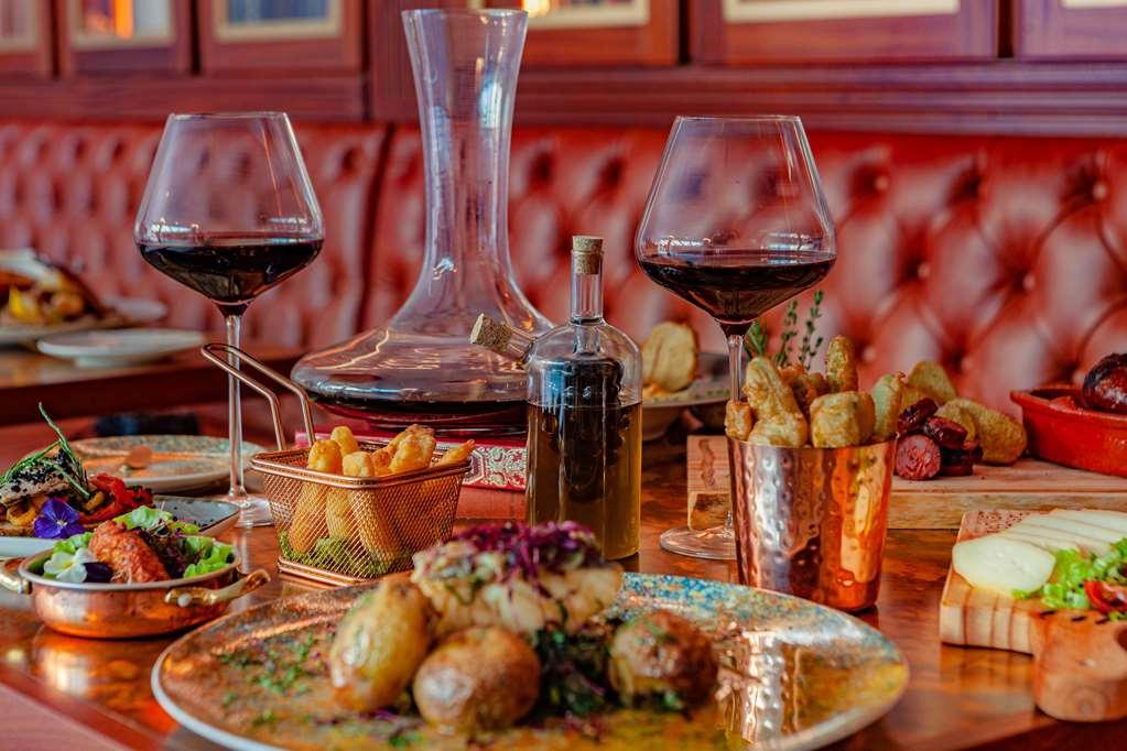 Wine & Books 5* Lisbon