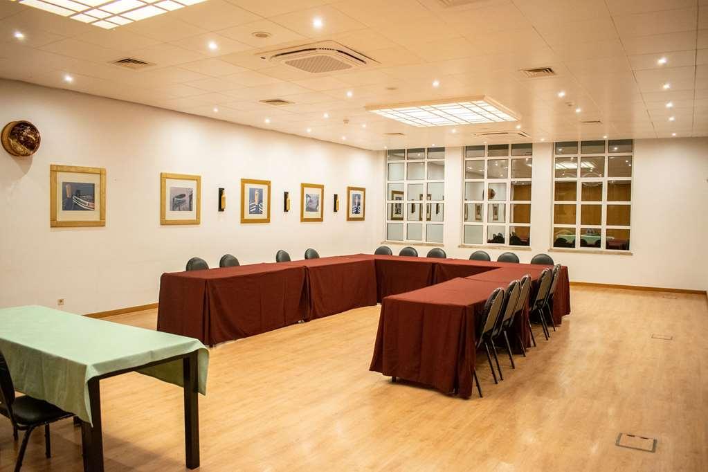 Hotel Tryp By Wyndham Parque 4*
