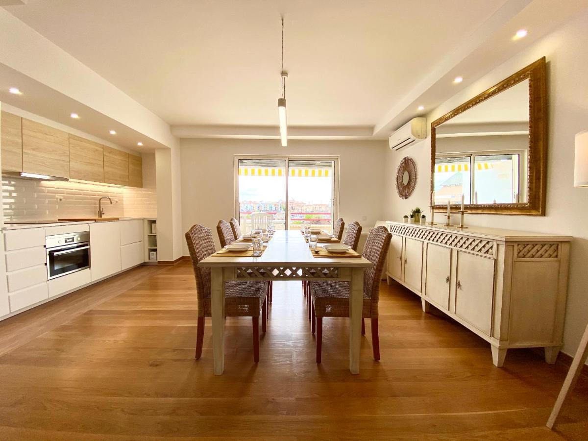 Out Luxury Marina - 2 Bedrooms Sea View Apartment *