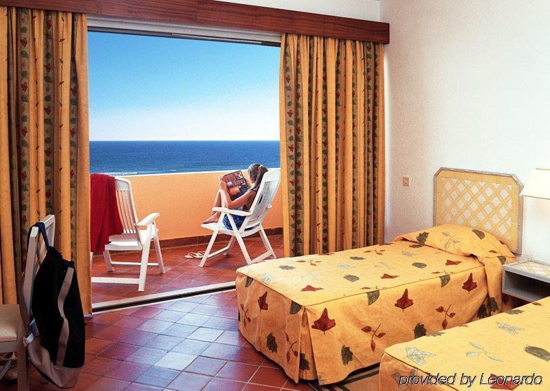 Dom Pedro Aparthotel 3*