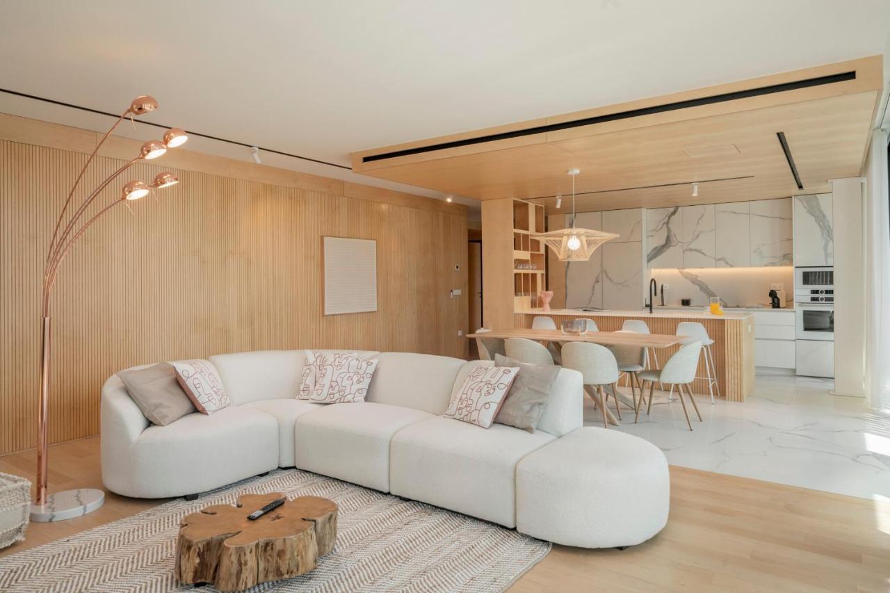 Savoy Insular I By An Island