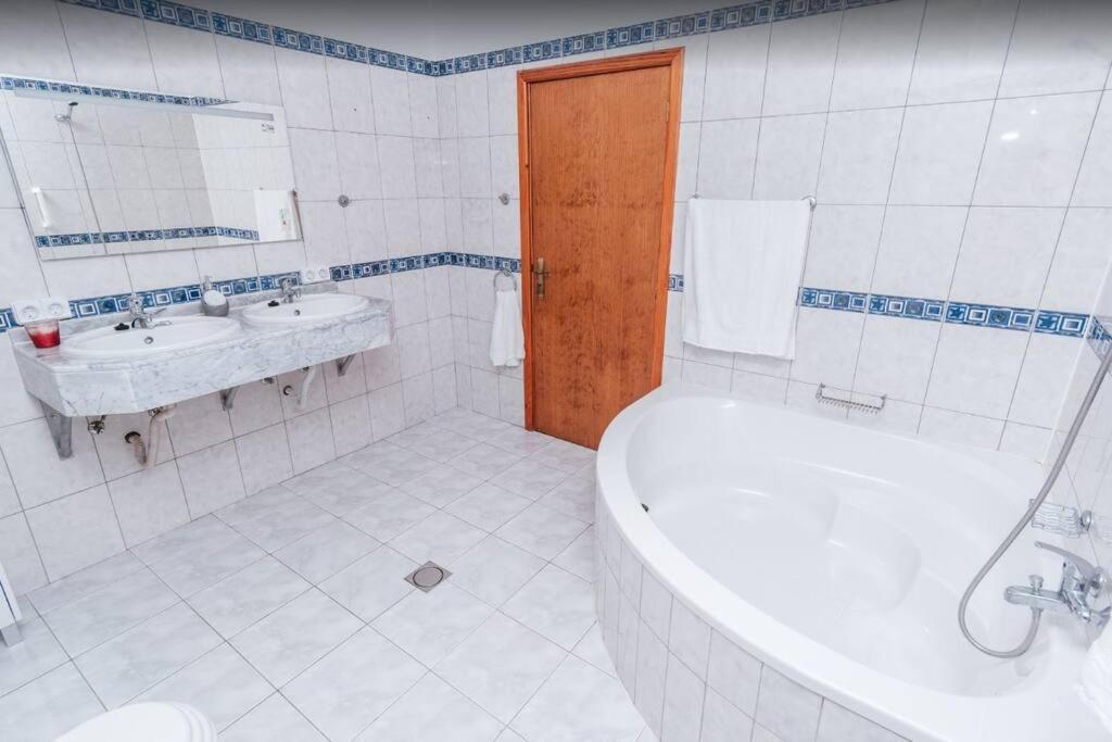 2 Bedroom In Calheta *