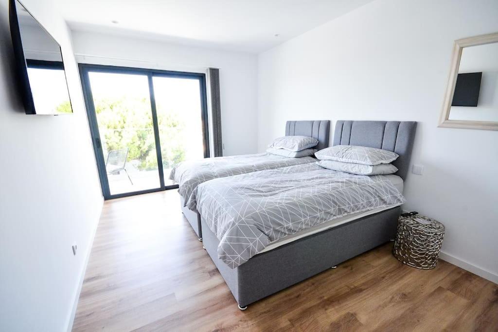 3 Bedroom Apartment, Olhos De Agua At20