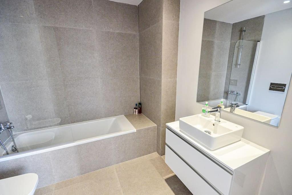 3 Bedroom Apartment, Olhos De Agua At20 *