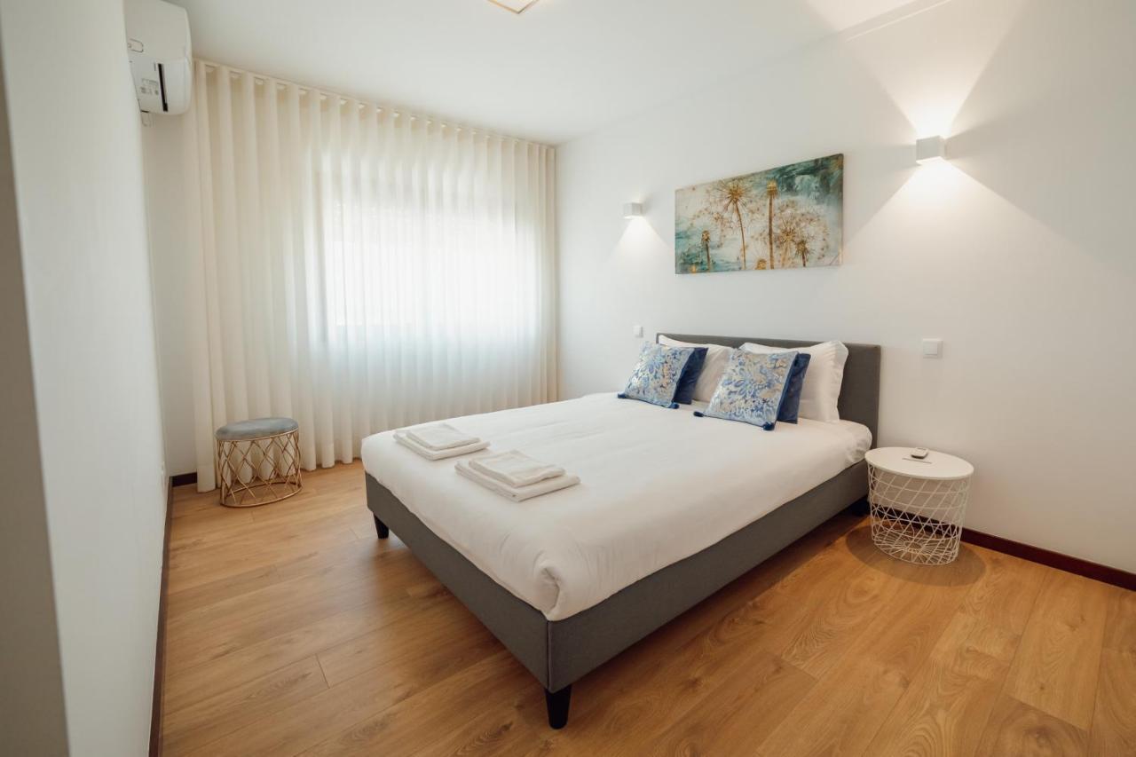 Center Grand With Seaview Terrace By Vacationy