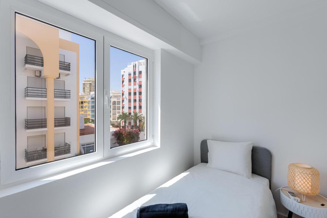 Apartment T2 Rosa Dos Ventos, A/c & Terrace - Casas & Papeis Armacao de Pera