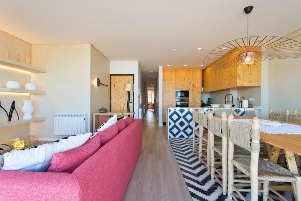 Boutique Rentals- Al Mar Beachfront Apartment Povoa de Varzim