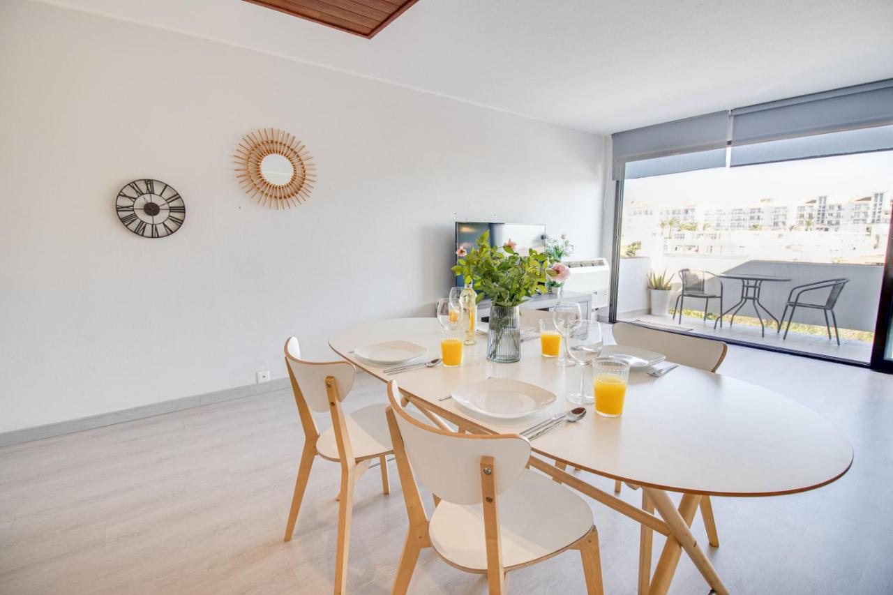 Lovely 3bd 150m Ocean View Ac Wi-fi Balcony Apartment