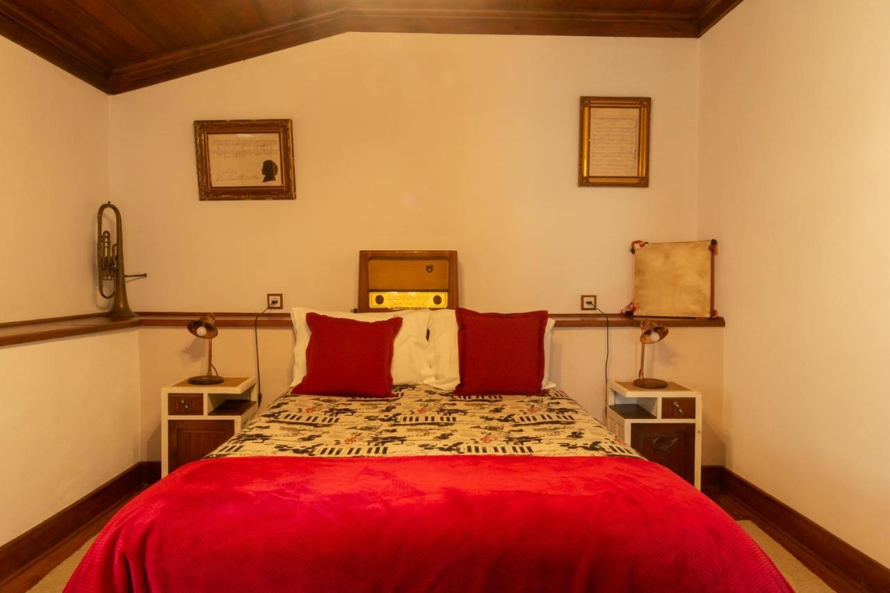 Guest house Quintal De Alem Do Ribeiro-turismo Rural Lousa (Central Portugal)