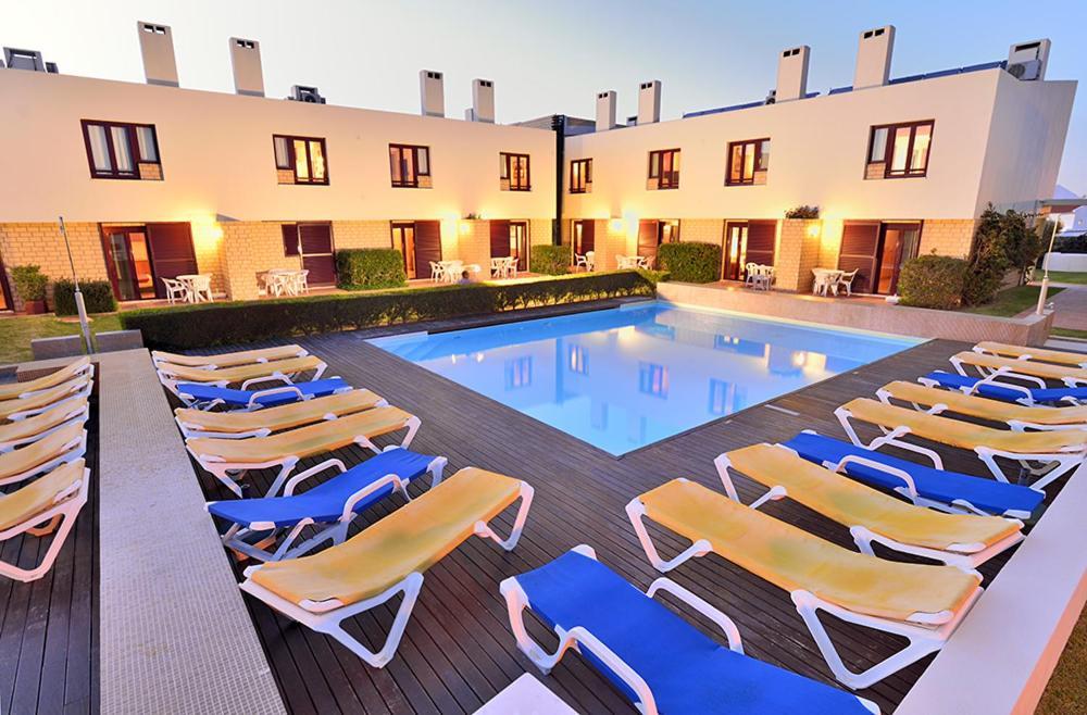 Hotel Apartamento Porto Covo 3*