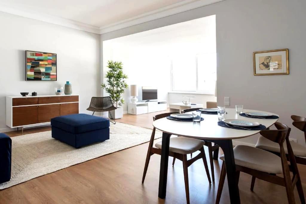 Apartment Elegant And Bright In