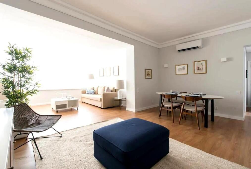 Elegant And Bright In Apartment *
